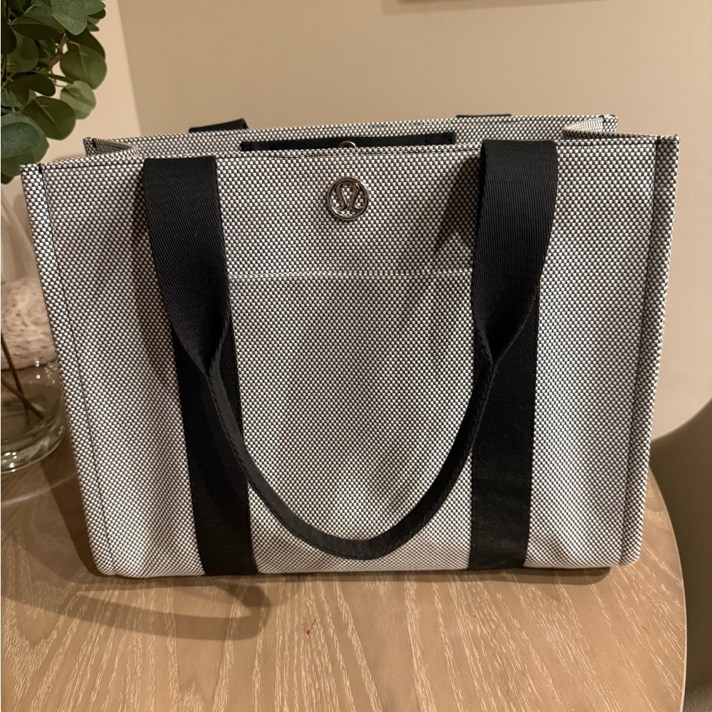 Lululemon Black and White Tote Bag 10L